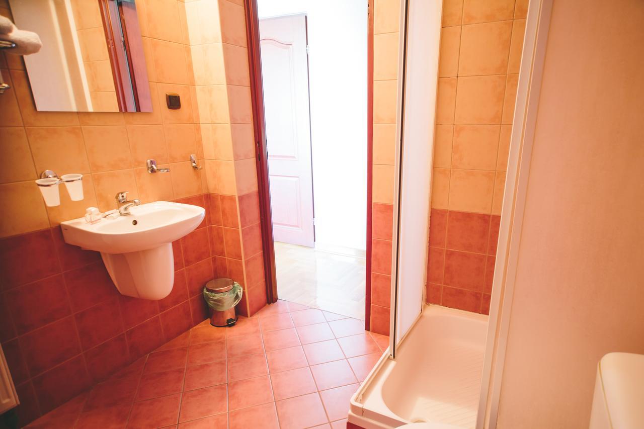 Hotel Zodiak Sucha  Экстерьер фото